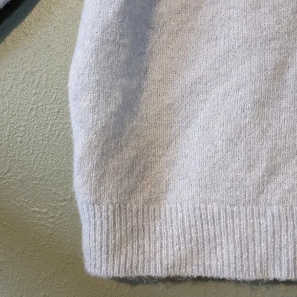 Chelsea 28 Baby Blue Wool Blend Cropped V Neck Sweater Size L - Picture 4 of 8